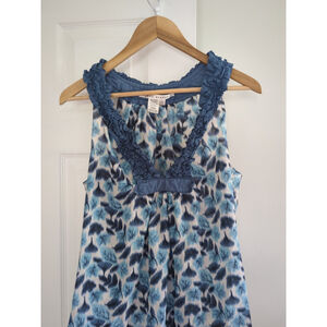 Max Studio Sleeveless Top Blue & White Women's L 100% Cotton EUC Ruffle Babydoll